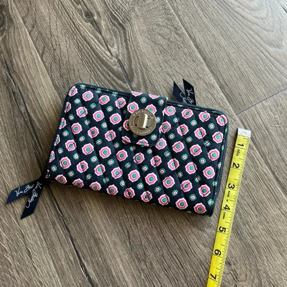 NWOT Vera Bradley Turnlock Wallet โข Petal Dots - Picture 10 of 10